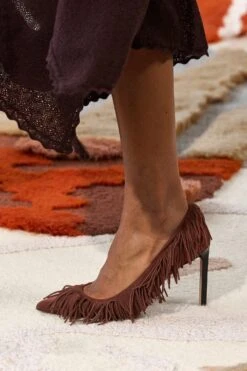 ULLA JOHNSON Inez Fringe High Heel - Mahogany -Lila's Closet UJ AW23 look7B ArmandoGrillo 2c981224 5c00 4214 a957 1736b56f297a