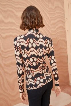 ULLA JOHNSON Aurelia Turtleneck - Obsidian 10 ULLA JOHNSON Aurelia Turtleneck - Obsidian -Lila's Closet ULLA JOHNSON Aurelia Turtleneck OBSIDIAN 03