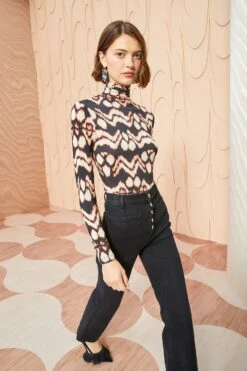 ULLA JOHNSON Aurelia Turtleneck - Obsidian 11 ULLA JOHNSON Aurelia Turtleneck - Obsidian -Lila's Closet ULLA JOHNSON Aurelia Turtleneck OBSIDIAN 05