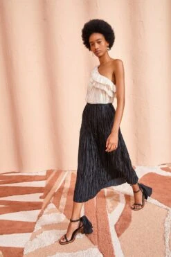 ULLA JOHNSON Lina Bow High Heel - Noir -Lila's Closet ULLA JOHNSON Dioni Skirt NOIR 03 8e74823a c9f5 4247 87e4 9dc41aea05e2