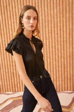 ULLA JOHNSON Eva Top - Noir -Lila's Closet ULLA JOHNSON Eva Top Noir 0137